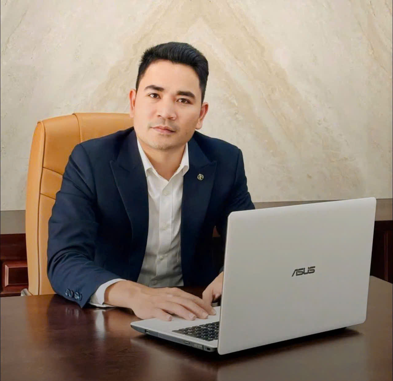 Sáng lập & Giám đốc